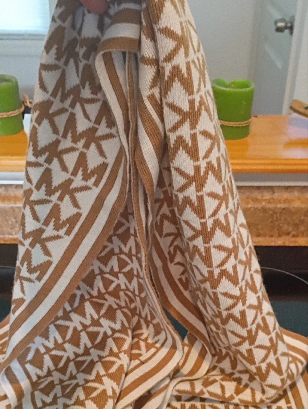 Michael kors Women’s Knit Scarf in Beige and White